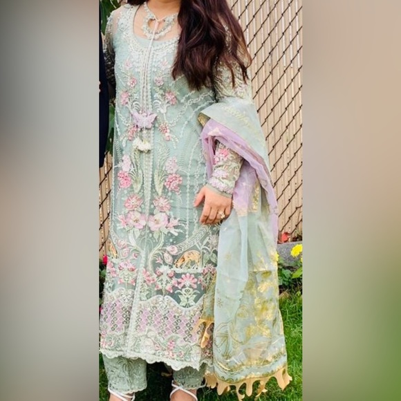 Suffuse by sana yasir Pakistani eid stitched - Picture 6 of 8